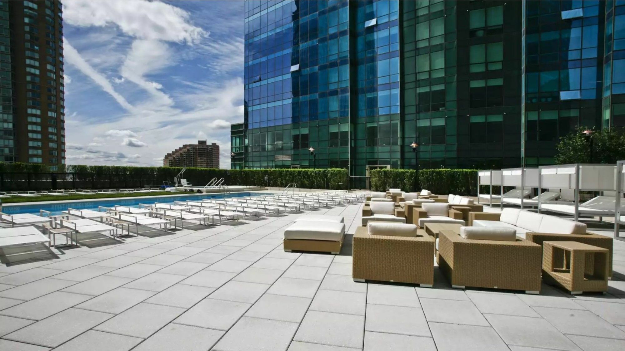 Global Luxury Suites At Greene Jersey City Eksteriør bilde